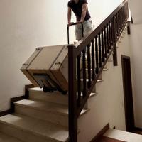 Carrello saliscale elettrico con cingoli