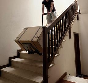 Carrello saliscale elettrico con cingoli