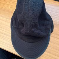 Cappello Patagonia in pile nero con copri orecchie