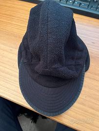 Cappello Patagonia in pile nero con copri orecchie