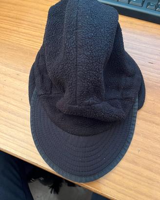 Cappello Patagonia in pile nero con copri orecchie