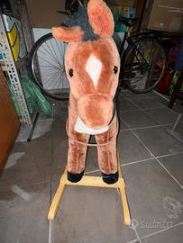 Cavalluccio a dondolo in peluche