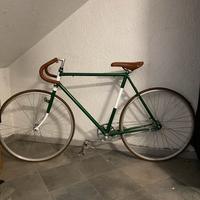 Bici da uomo a scatto fisso con contro pedale