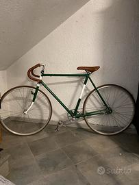 Bici da uomo a scatto fisso con contro pedale