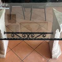 Tavolo in cristallo con basamento in pietra