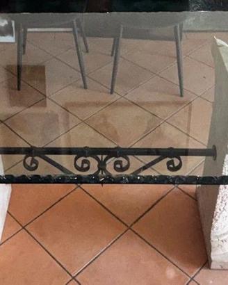 Tavolo in cristallo con basamento in pietra