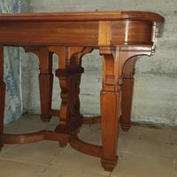 tavolo grande con 12 sedie