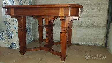 tavolo grande con 12 sedie