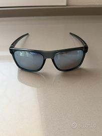 Oakley l