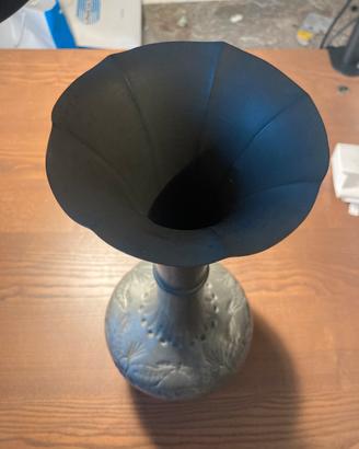 Vaso a tromba peltro sbalzato vintage