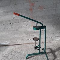 Attrezzo  per tappare bottiglie
