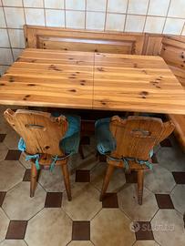 Tavolo in legno + 3 sedie + casa panca ad angolo