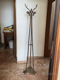 attaccapanni a terra in ottone, anni 70