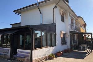 Casa indipendente di 140 m² con 5 locali e box aut
