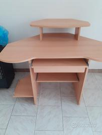 Scrivania con sedia 