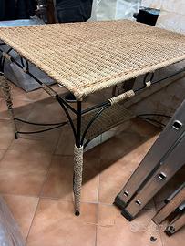 TAVOLO IN FERRO BATTUTO E VIMINI CON LASTRA VESTRO