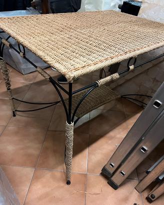 TAVOLO IN FERRO BATTUTO E VIMINI CON LASTRA VESTRO