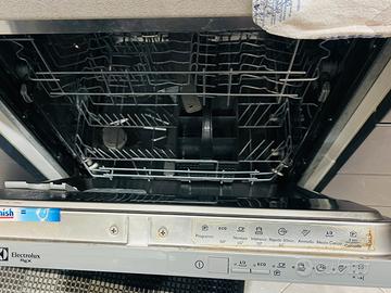 Lavastoviglie Electrolux ad incasso 14 coperti