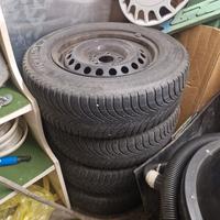 Cerchi in ferro 215/65 R16 con montate termiche