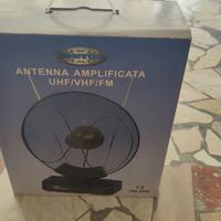 Antenna amplificata UHF/VHF/FM per la ricezione di