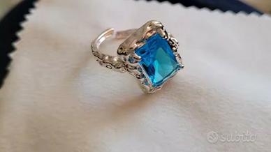 anello con pietra in crystal e zincato 