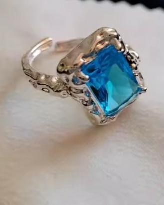 anello con pietra in crystal e zincato 