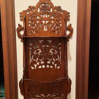 Porta lettere e riviste in legno traforato