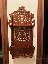 Porta lettere e riviste in legno traforato