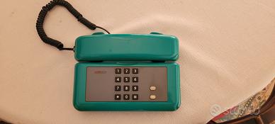 Telefono a tastiera verde