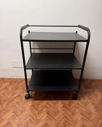 Carrello nero con ruote