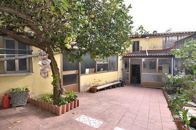 Antica casa indipendente di ampia superficie
