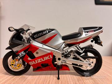 Modellino Suzuki GSX-R 750