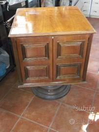 Mobiletto Bar Vintage e Macchina da Cucire Necchi