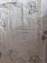 tovaglietta ricamata a mano 