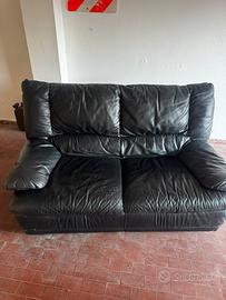 Divano in pelle nero