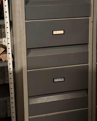 Cassettiera in ferro