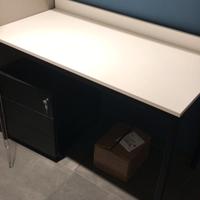 Scrivania+ Sedia + Mini Tavolo rotondo in ferro