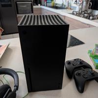 XBOX X  CON CUFFIE E 4 GIOCHI E DUE JOYSTICK