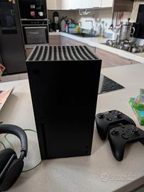 XBOX X  CON CUFFIE E 4 GIOCHI E DUE JOYSTICK
