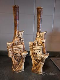 Coppia di bottiglie souvenir in ceramica