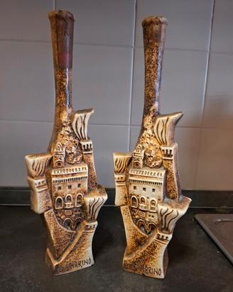 Coppia di bottiglie souvenir in ceramica