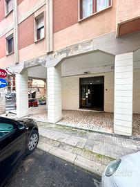 Ampio Locale Commerciale in Centro