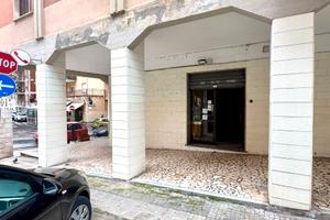Ampio Locale Commerciale in Centro