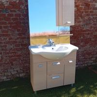 Mobile bagno specchio e miscelatore