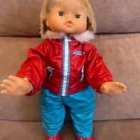 Cicciobello cammina sulla neve.