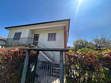 Casa indipendente di 306 m² con più di 5 locali e 