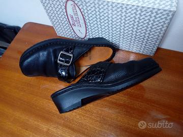 Ciabatta Chiusa con Fibbia e Plantare Estraibile