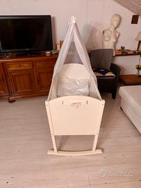 Culla lettino a dondolo in legno