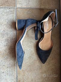 N. 37 - Scarpe donnachiuse a punta scamosciate blu