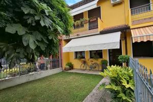 Villetta a Schiera su Due Piani con Giardino